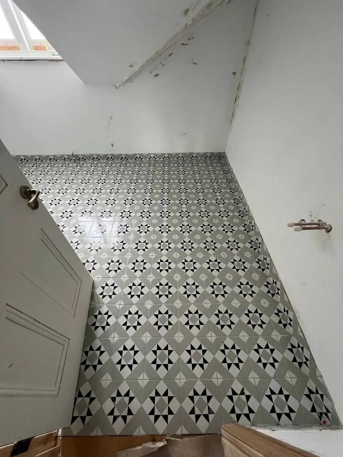 Black, white and grey encaustic-style star pattern floor